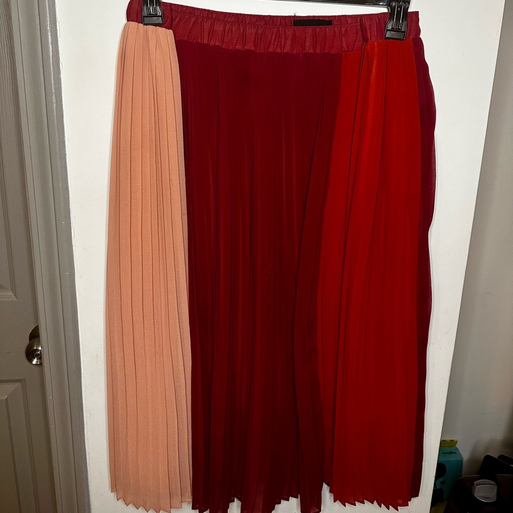 WHO WHAT WEAR PLUS SIZE PLEATED MIDI SKIRT
